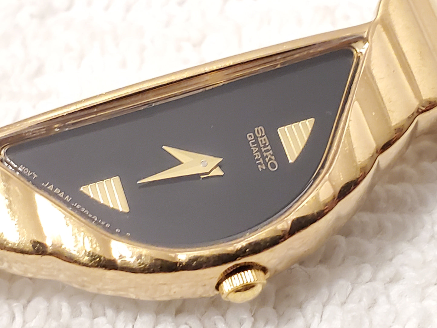 Vintage Seiko Half Moon Womens Quartz Watch Stainless Steel Black Dial Gold Tone