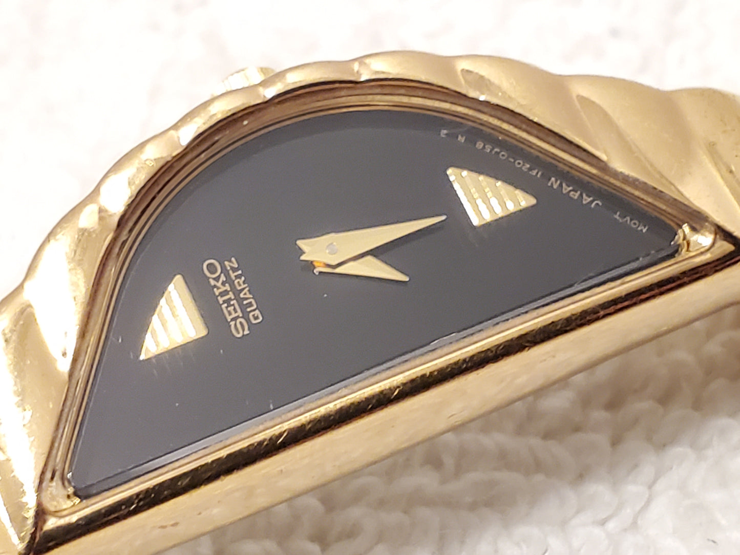 Vintage Seiko Half Moon Womens Quartz Watch Stainless Steel Black Dial Gold Tone
