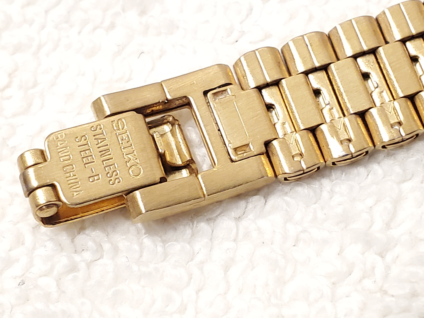 Vintage Seiko Half Moon Womens Quartz Watch Stainless Steel Black Dial Gold Tone