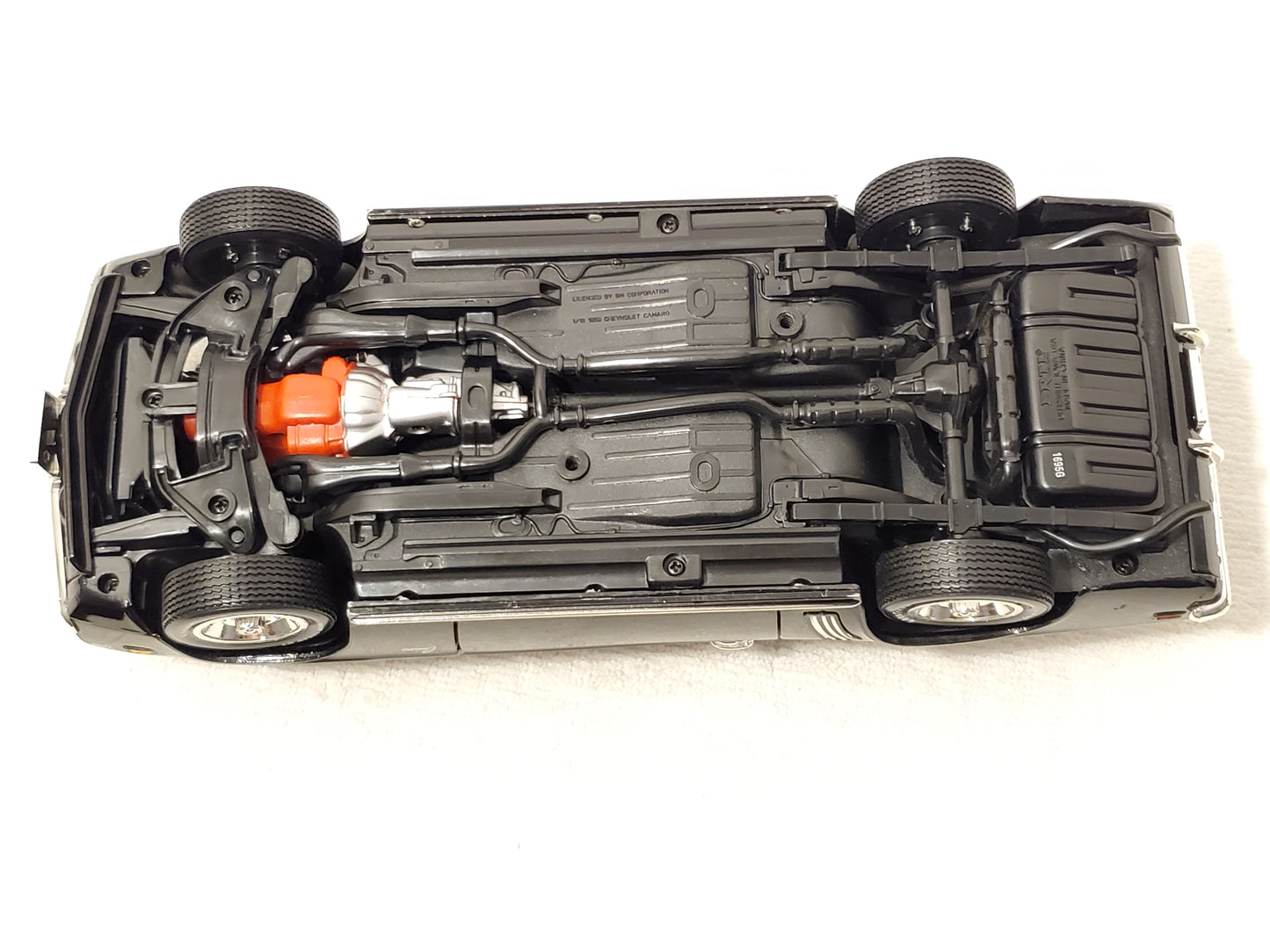 1969 Camaro Z/28 ERTL American Muscle 1:18 Scale Diecast Black White Car 302