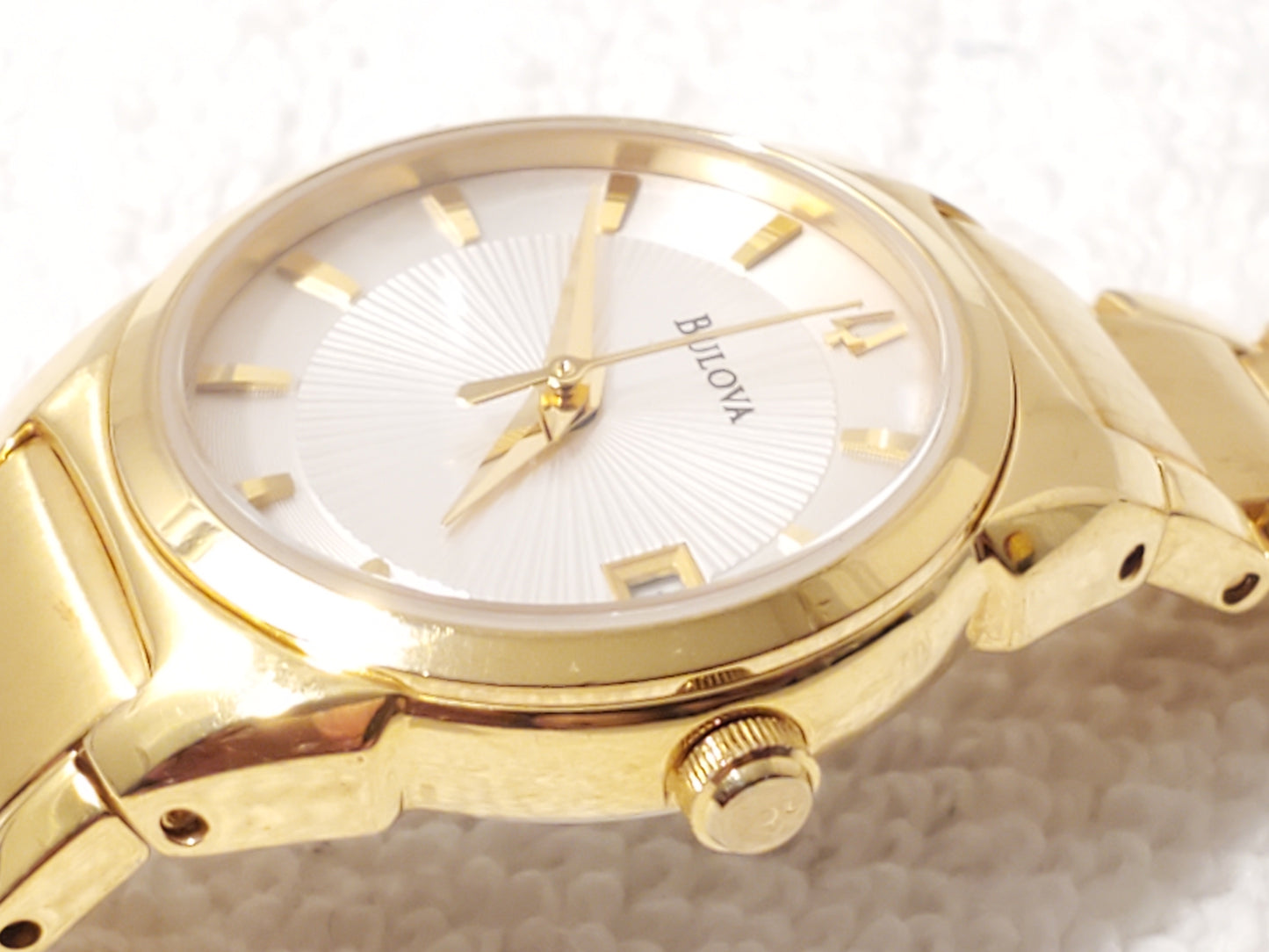 Vintage Bulova Gold Tone Stainless Steel Women's Date Quartz Watch Silver Dial