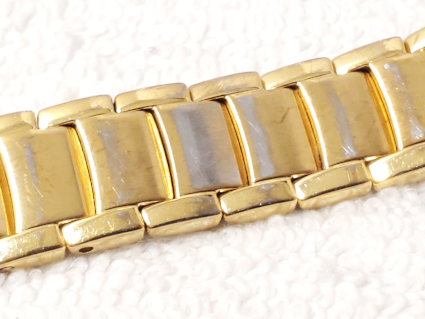 Vintage Bulova Gold Tone Stainless Steel Women's Date Quartz Watch Silver Dial