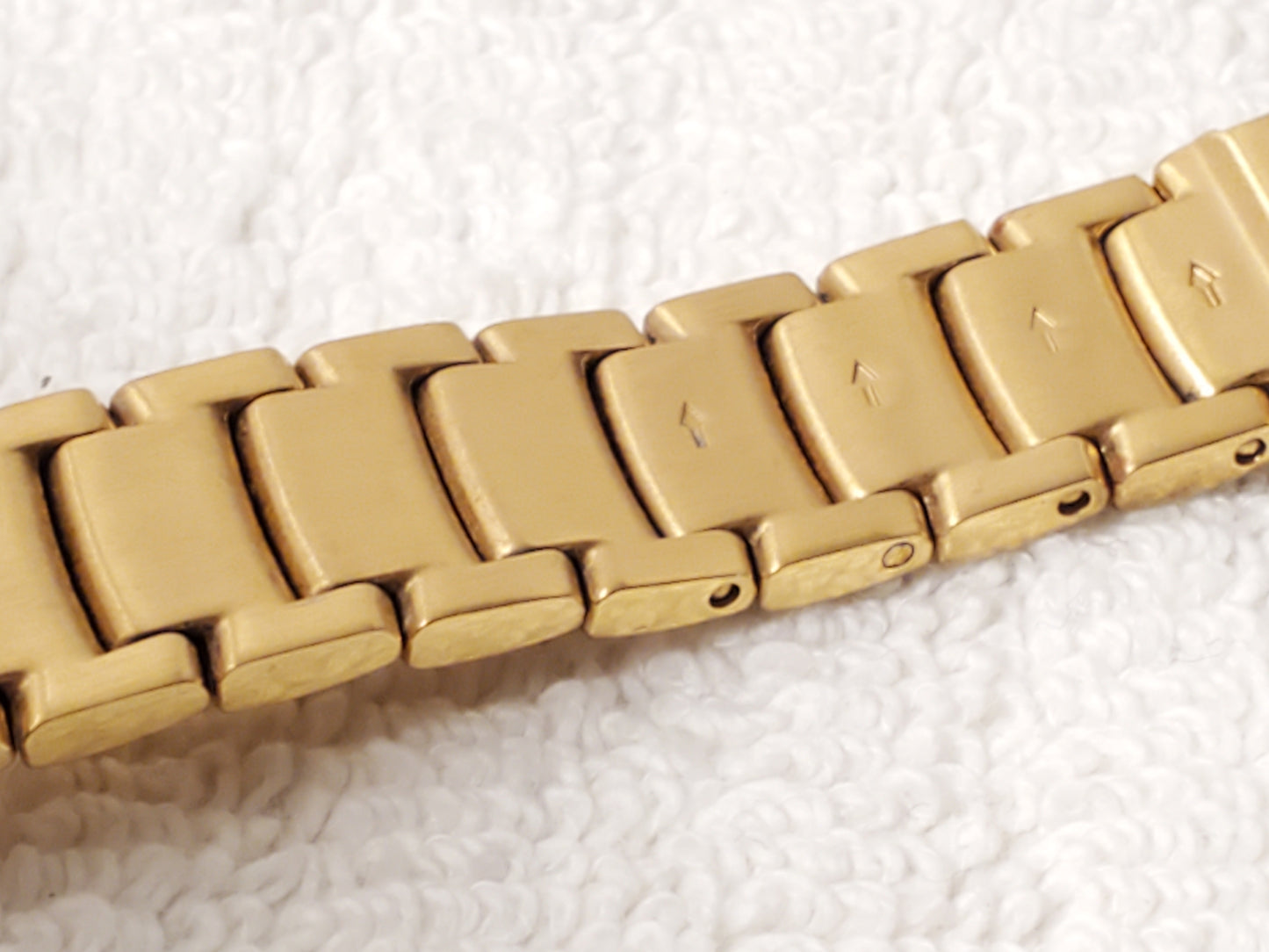 Vintage Bulova Gold Tone Stainless Steel Women's Date Quartz Watch Silver Dial