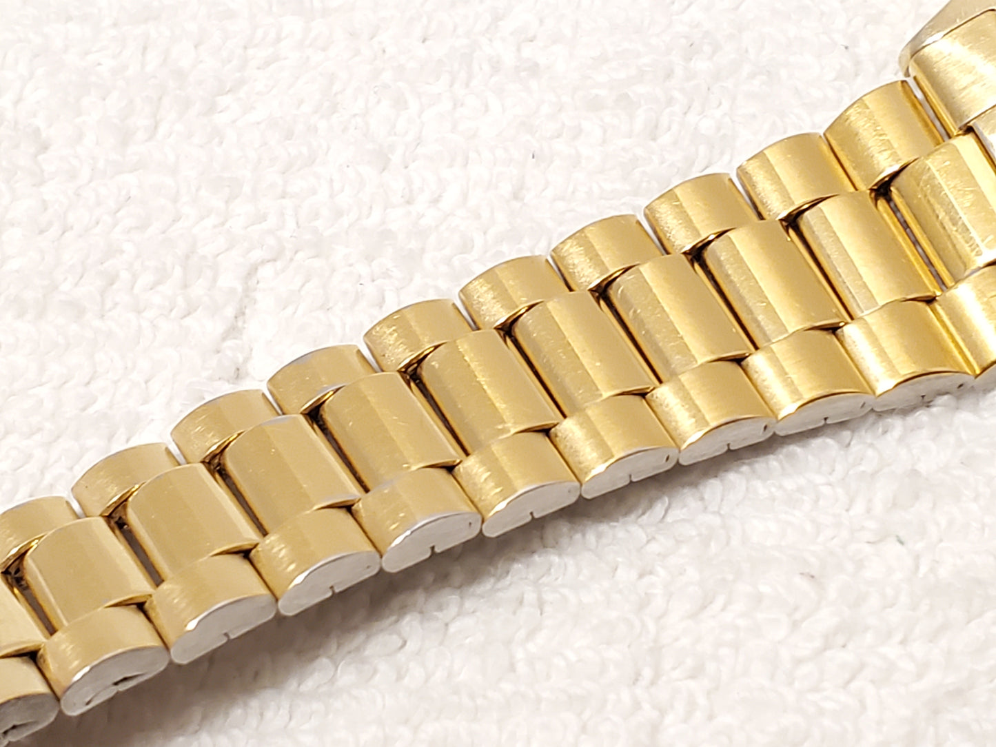 Vintage Seiko SQ Men's Gold Tone Day Date Watch Three Jewels Stainless Steel