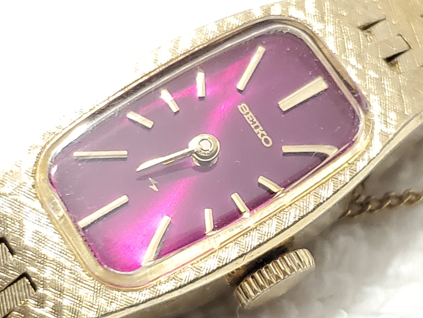 Vintage Seiko Gold Plated Tone Women's Wind Up Watch Seventeen Jewels S Steel