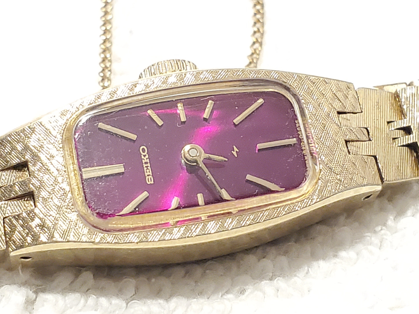 Vintage Seiko Gold Plated Tone Women's Wind Up Watch Seventeen Jewels S Steel