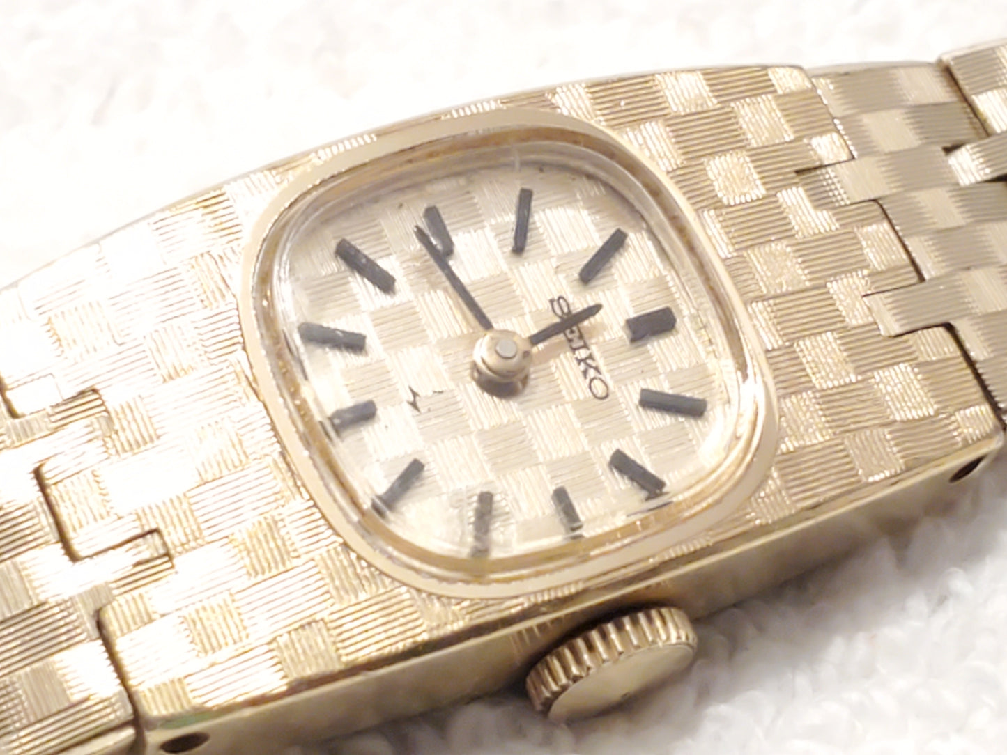 Vintage Seiko Women's Manual Wind Up Petite Case Watch Seventeen Jewels S Steel