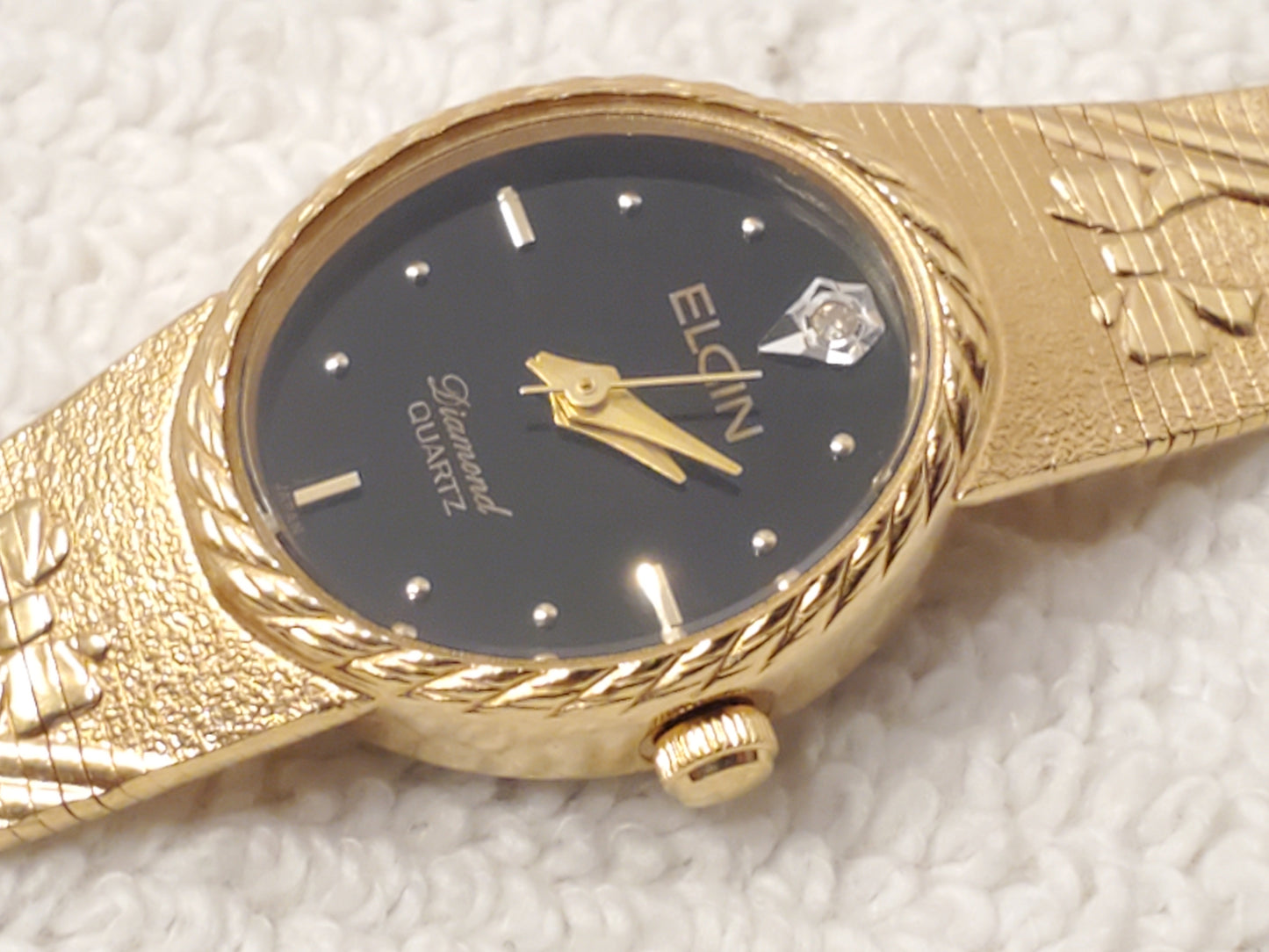 Vintage Elgin Diamond Quartz Women's Gold Tone Black Dial Watch Bowtie Bracelet