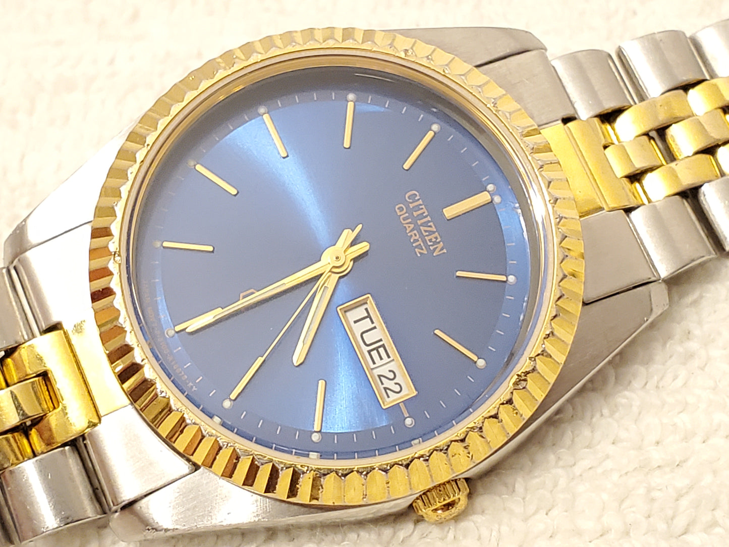 Vintage Citizen CQ Presidental Mens Day Date Quartz Watch Gold Tone Blue Dial SS