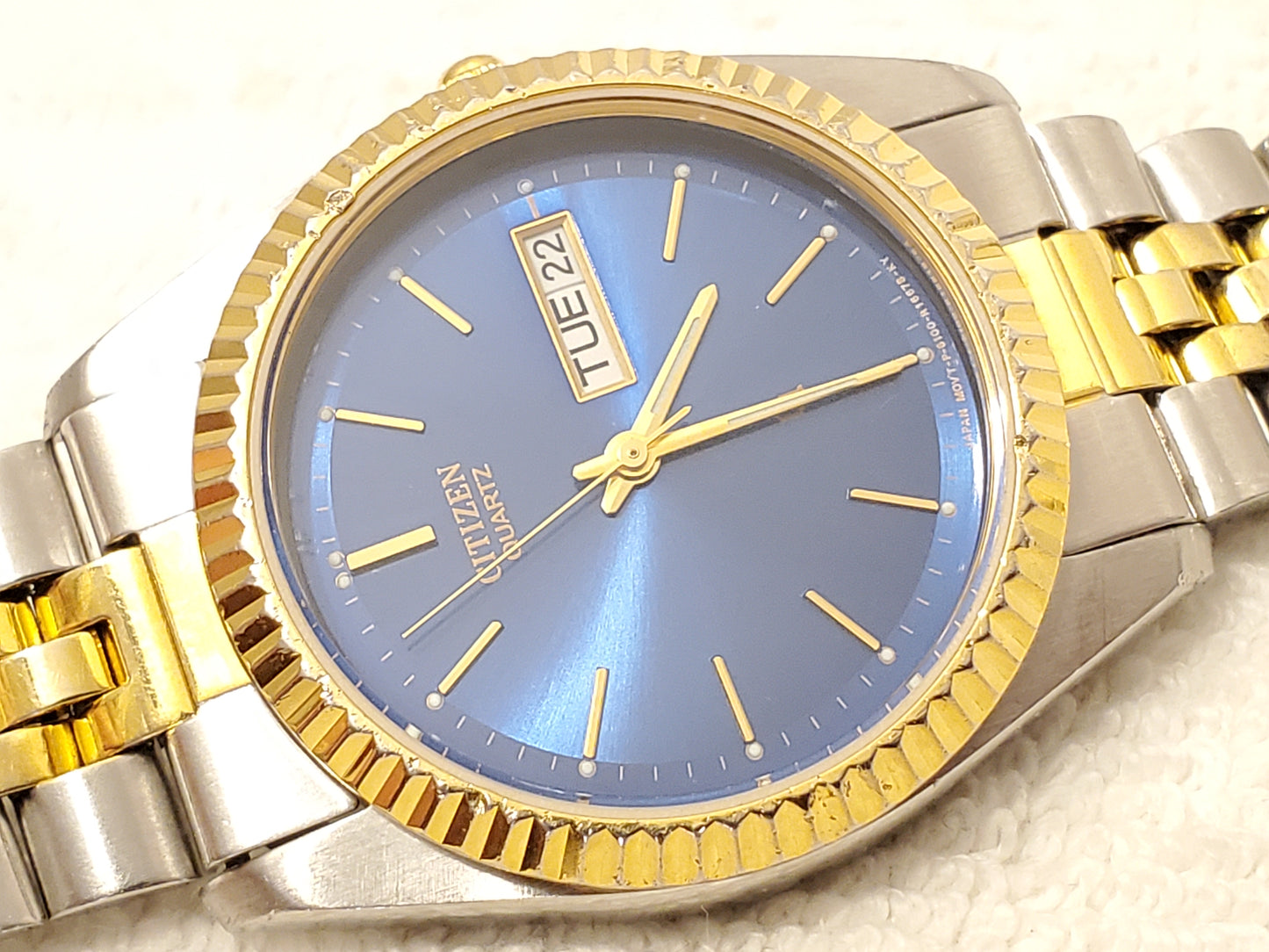 Vintage Citizen CQ Presidental Mens Day Date Quartz Watch Gold Tone Blue Dial SS