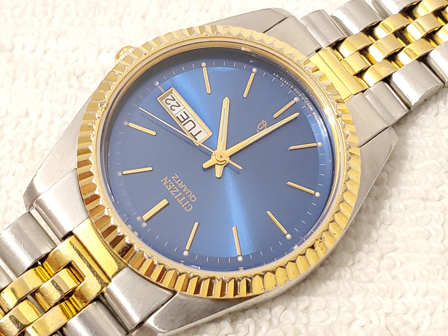 Vintage Citizen CQ Presidental Mens Day Date Quartz Watch Gold Tone Blue Dial SS