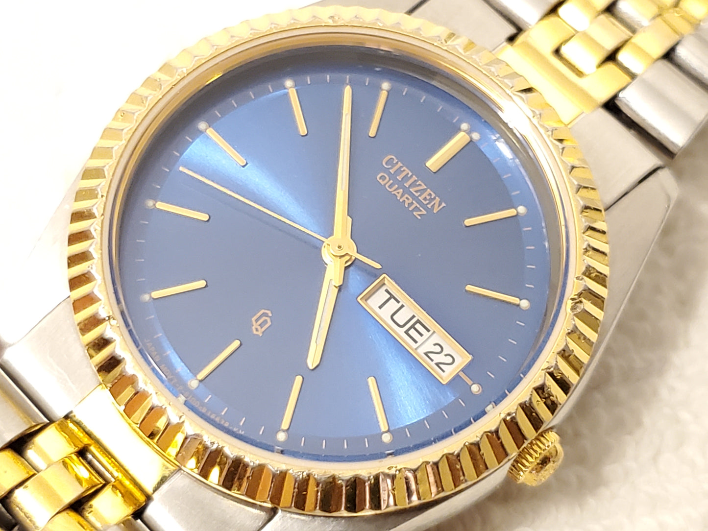 Vintage Citizen CQ Presidental Mens Day Date Quartz Watch Gold Tone Blue Dial SS