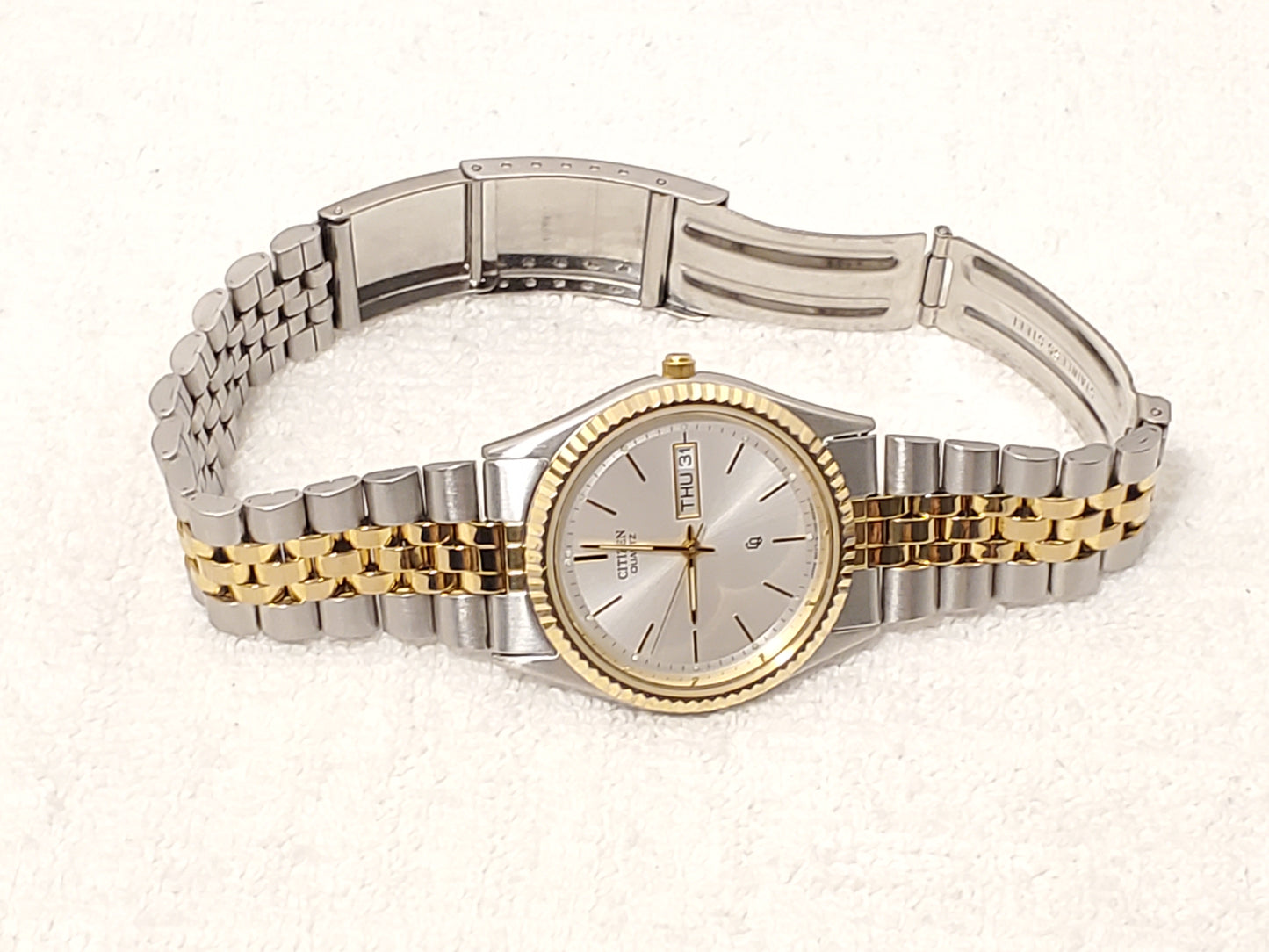 Vintage Citizen CQ Men's Day Date Presidental Watch Gold Tone Stainless Steel