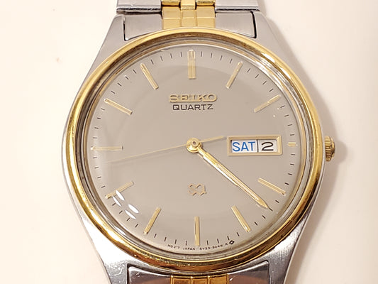 Vintage Seiko SQ Mens Gray Dial Gold Tone Day Date Watch 1 Jewel Stainless Steel