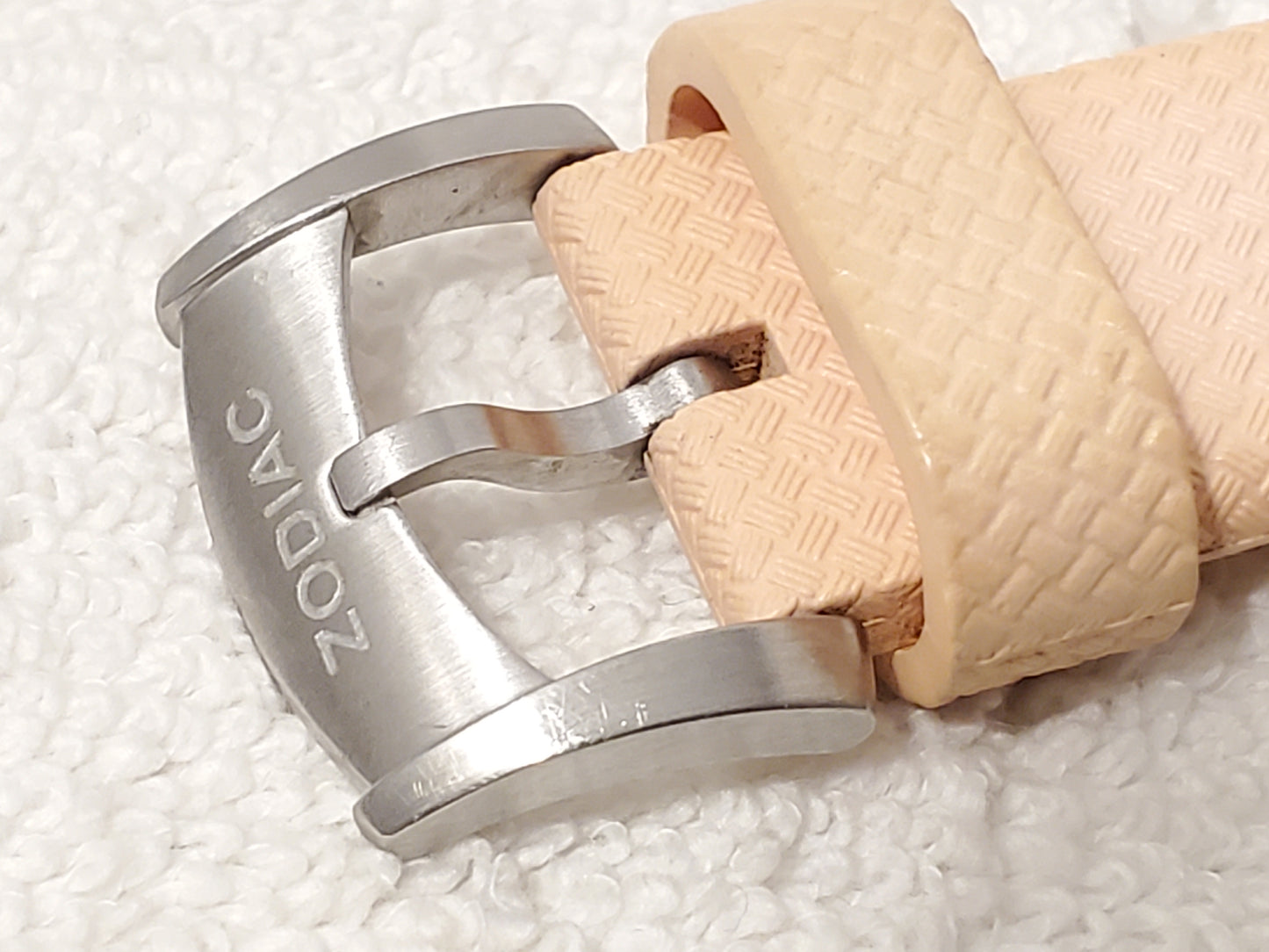 Zodiac Sea Dragon Women's Pink Date Swiss Made Watch Five Jewels Stainless Steel