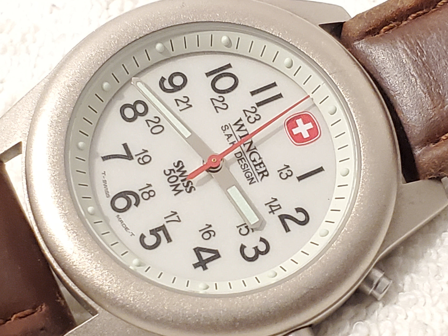 Vintage Wenger S.A.K Design Swiss Army Men's Watch Leather Strap WR 50 Meters