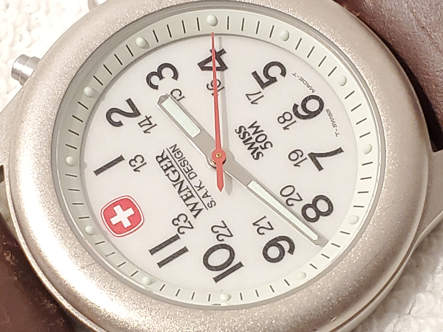 Vintage Wenger S.A.K Design Swiss Army Men's Watch Leather Strap WR 50 Meters