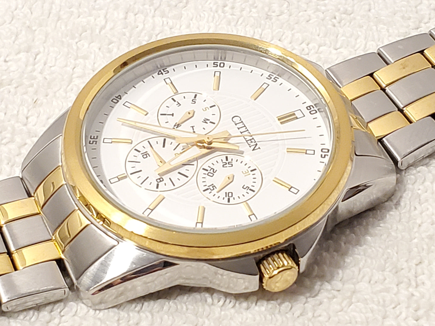 Citizen Men's Day Date Watch Stainless Steel Gold Tone White Dial WR 100 Meters