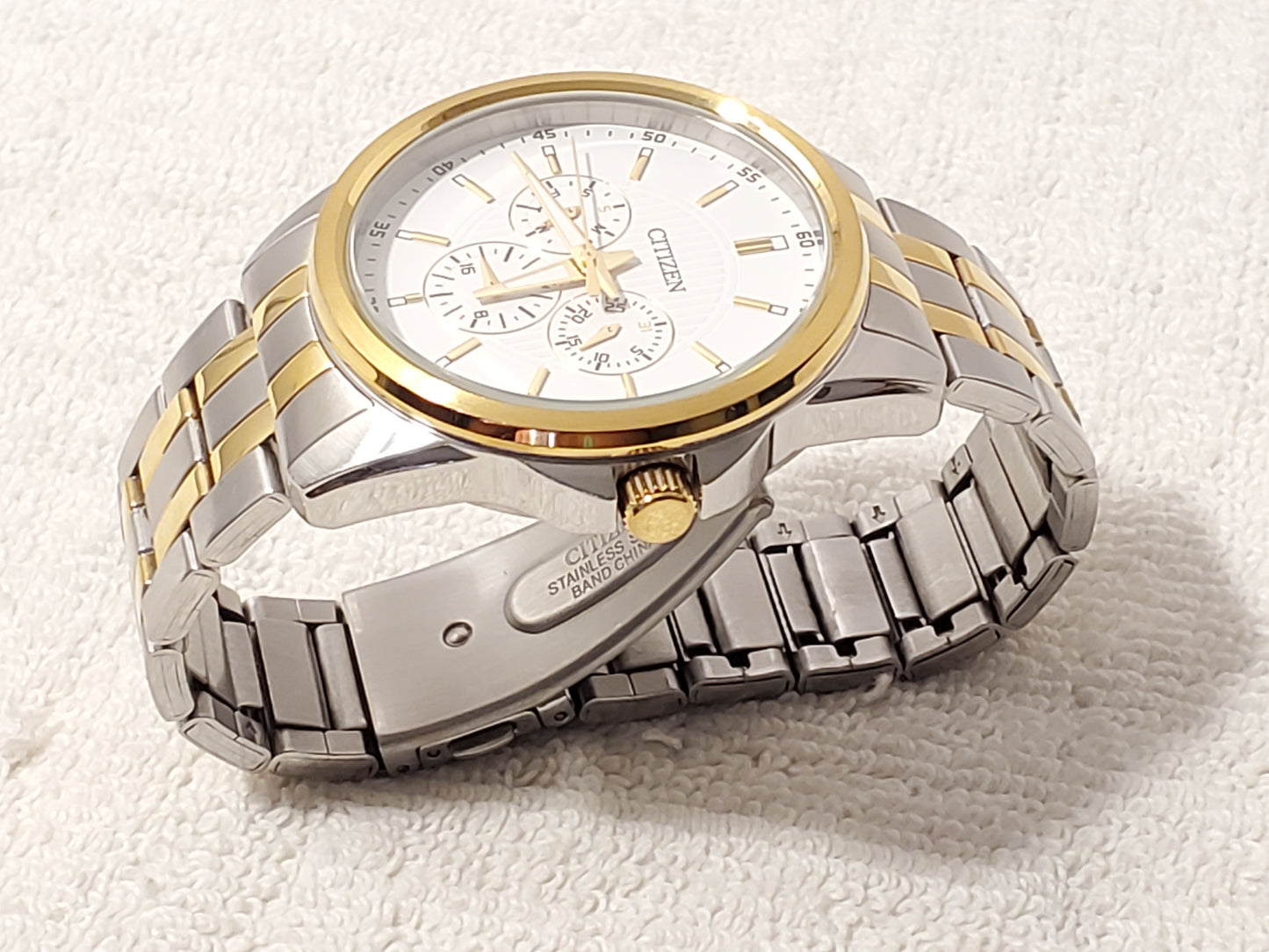 Citizen Men's Day Date Watch Stainless Steel Gold Tone White Dial WR 100 Meters