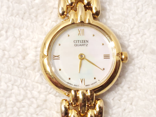 Vintage Citizen Women's Gold Tone Mother Pearl Dial Quartz Watch Stainless Steel