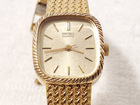 Vintage Seiko Womens Gold Tone Two Jewels Base Metal Quartz Watch Champagne Dial