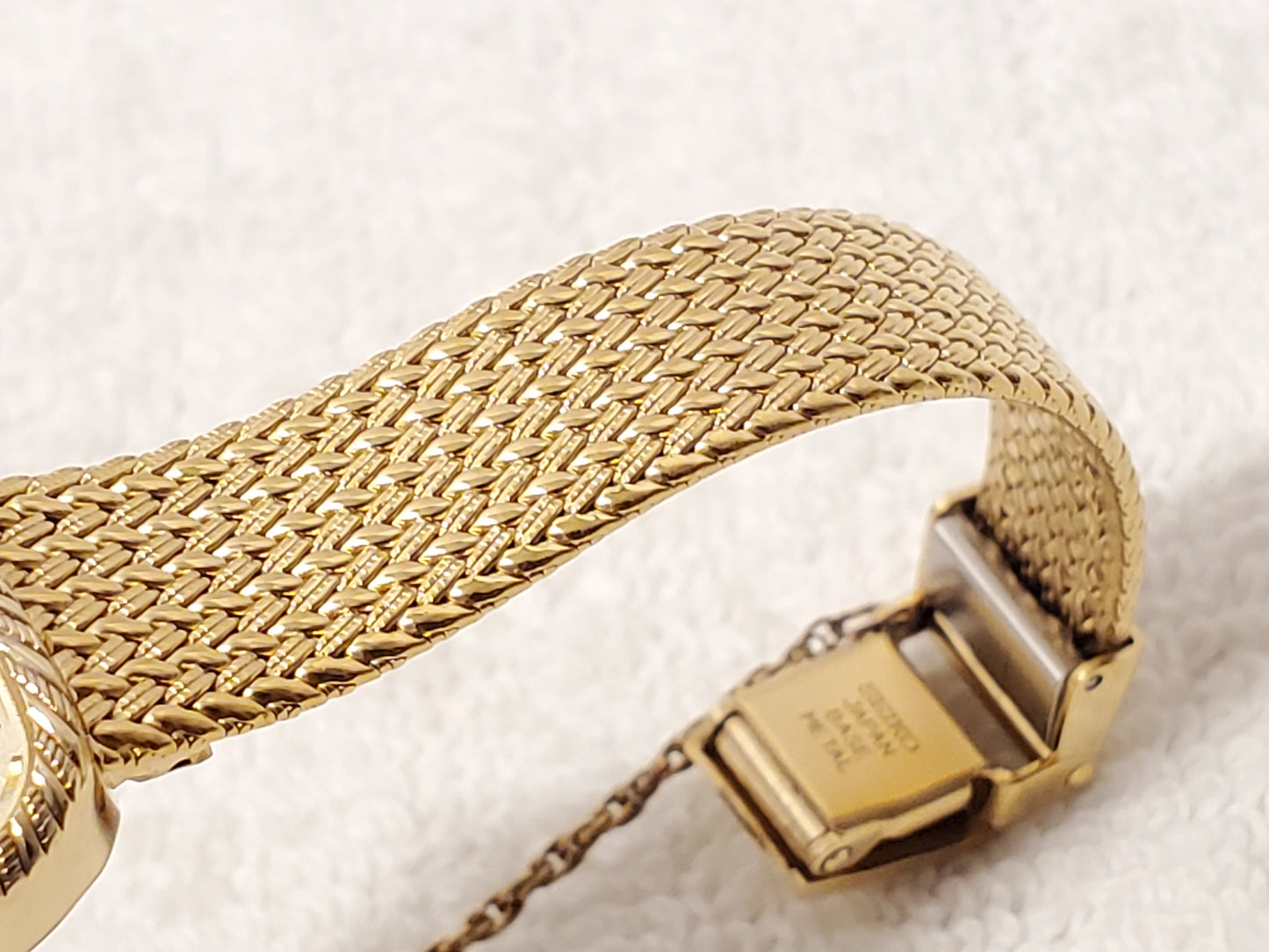 Vintage Seiko Womens Gold Tone Two Jewels Base Metal Quartz Watch Champagne Dial