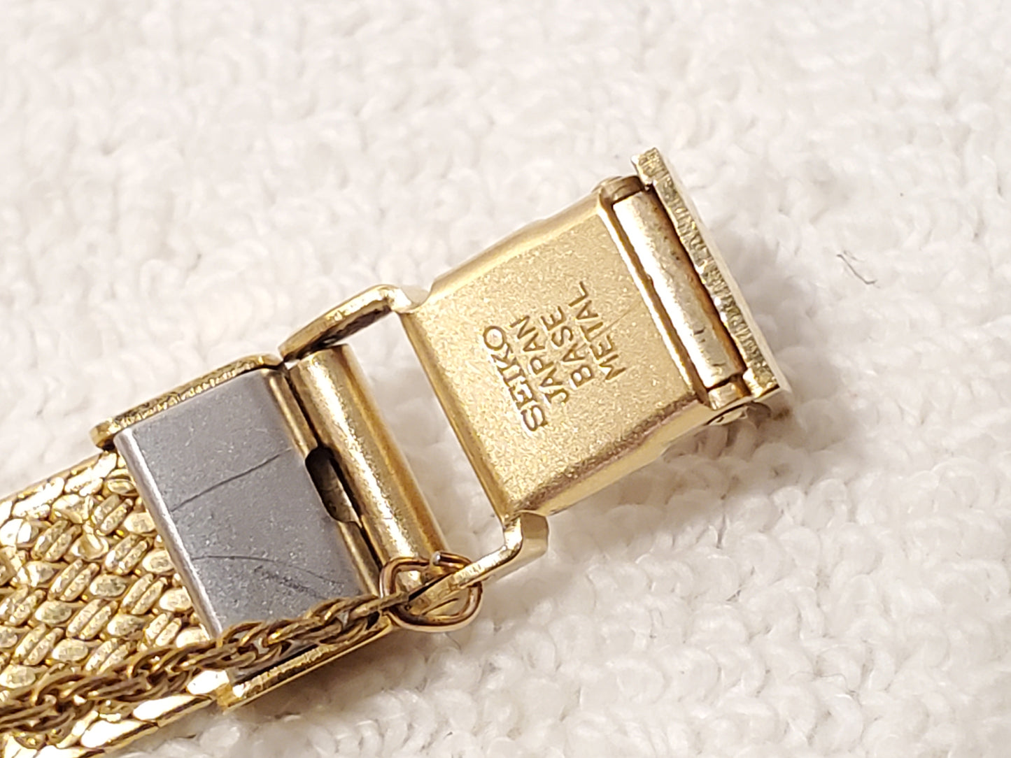 Vintage Seiko Womens Gold Tone Two Jewels Base Metal Quartz Watch Champagne Dial