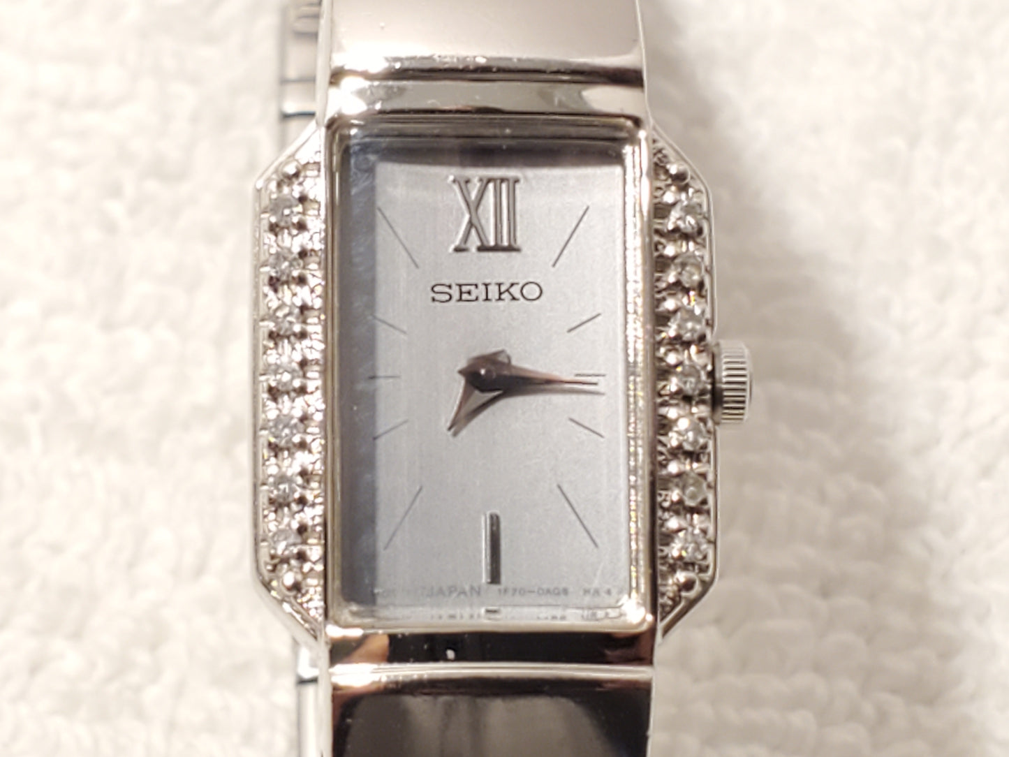 Vintage Seiko Diamonds Bezel Women's Stainless Steel Quartz Watch Roman Numeral