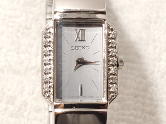 Vintage Seiko Diamonds Bezel Women's Stainless Steel Quartz Watch Roman Numeral
