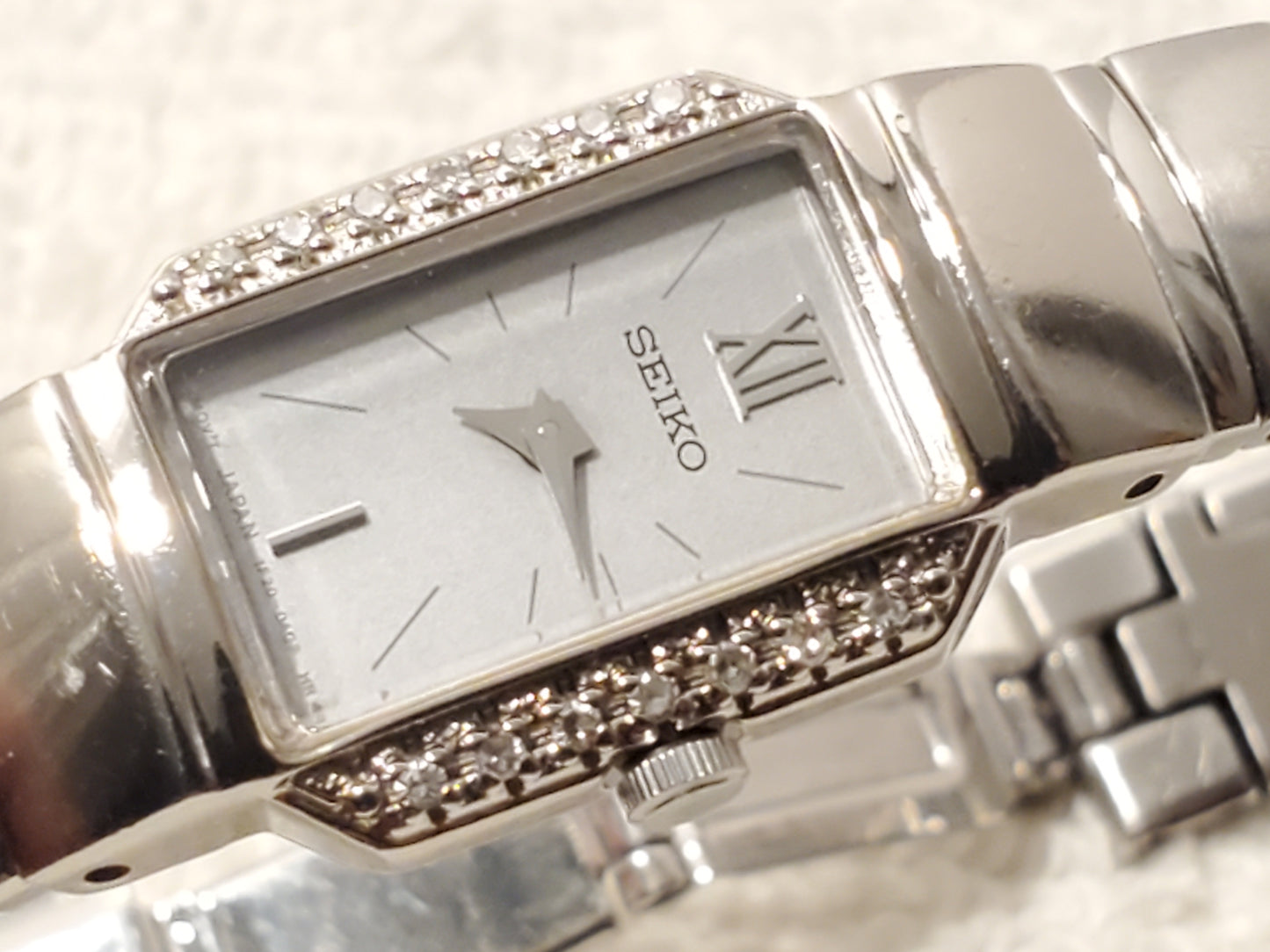 Vintage Seiko Diamonds Bezel Women's Stainless Steel Quartz Watch Roman Numeral