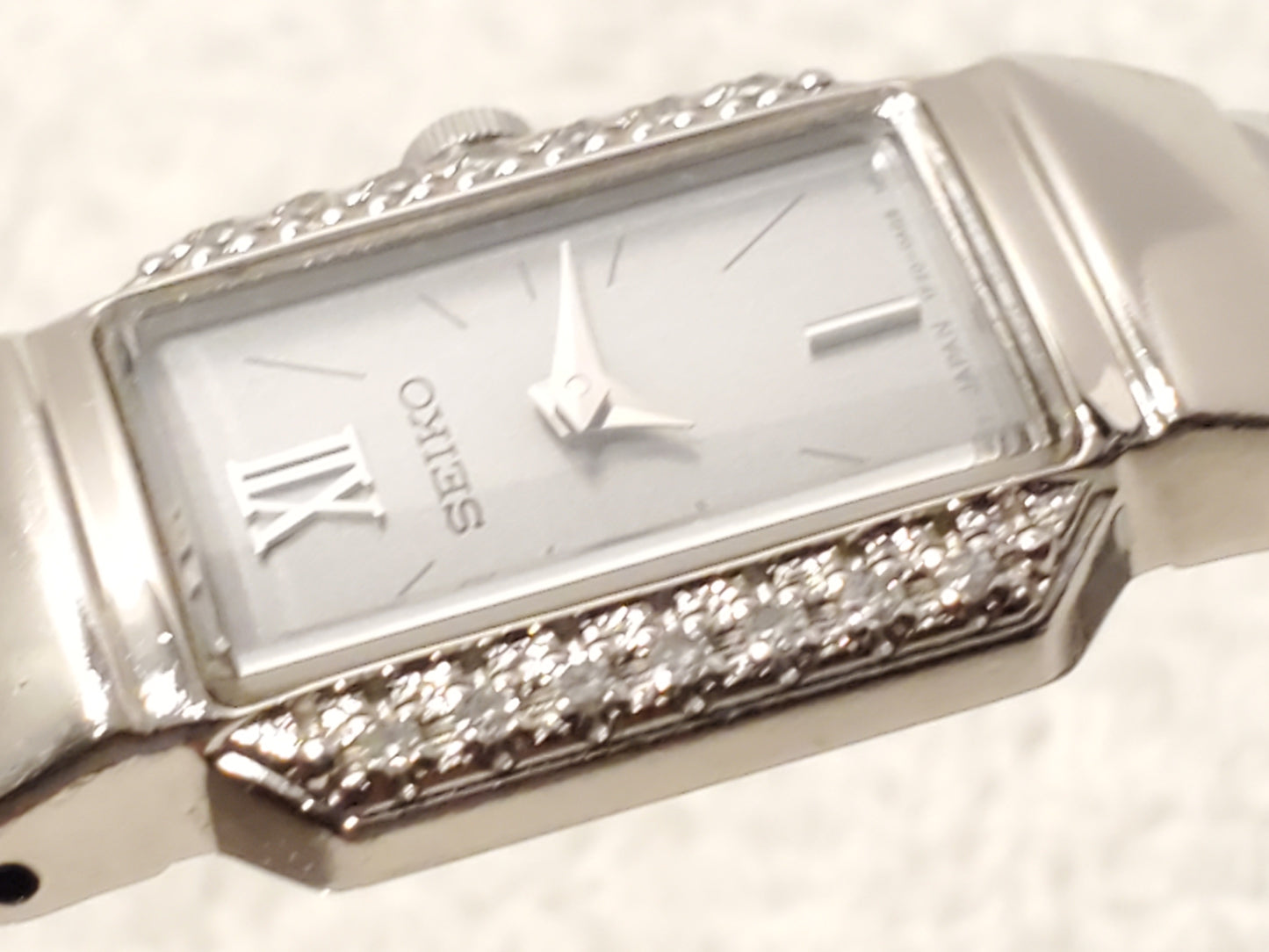 Vintage Seiko Diamonds Bezel Women's Stainless Steel Quartz Watch Roman Numeral