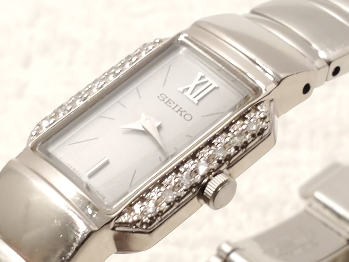 Vintage Seiko Diamonds Bezel Women's Stainless Steel Quartz Watch Roman Numeral