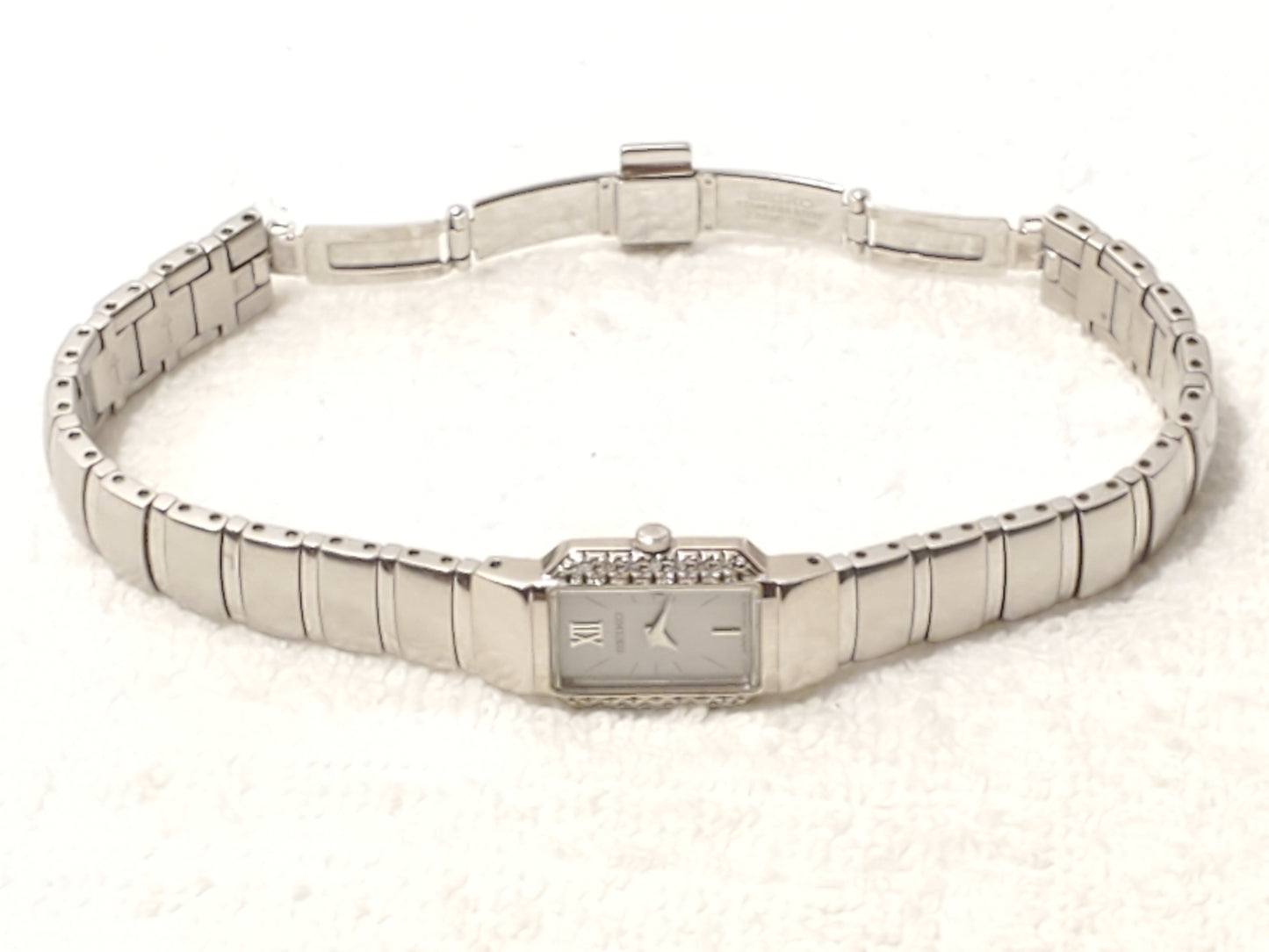 Vintage Seiko Diamonds Bezel Women's Stainless Steel Quartz Watch Roman Numeral