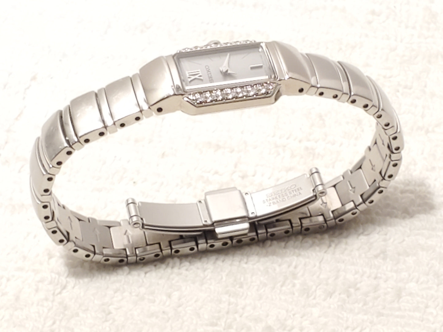Vintage Seiko Diamonds Bezel Women's Stainless Steel Quartz Watch Roman Numeral