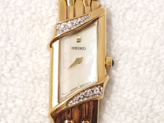 Vintage Seiko Gold Tone Diamonds Bezel Womens Watch Mother Pearl Dial One Jewel
