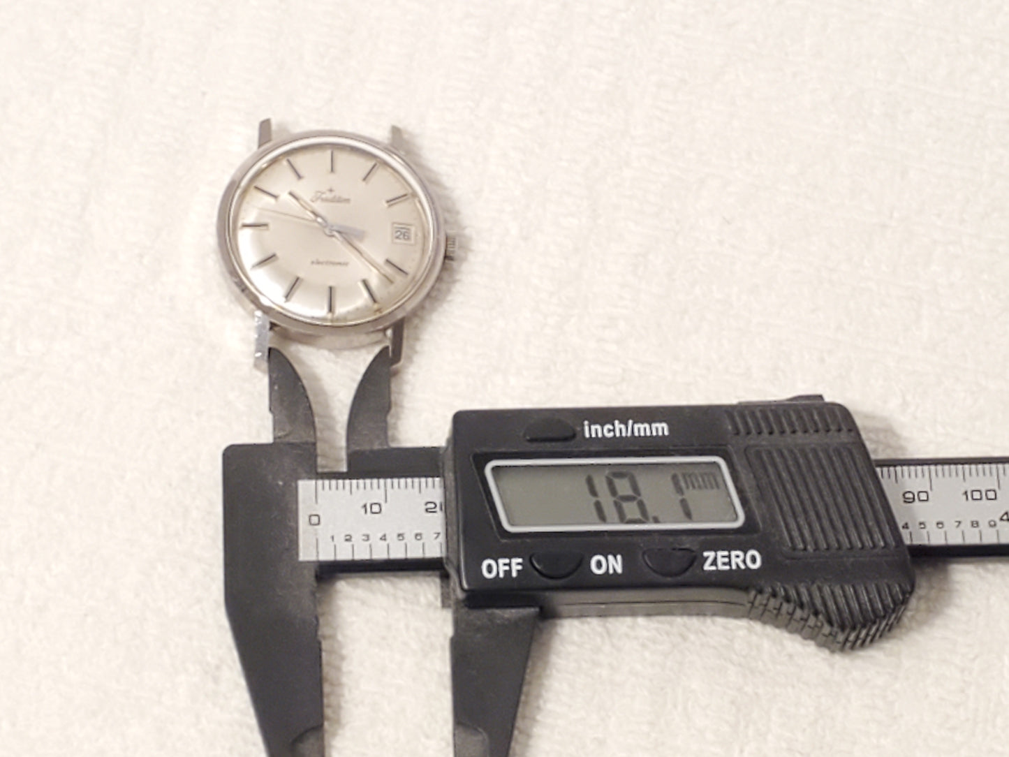 Vintage Tradition Electronic Swiss Made Men's Date Watch 13 Jewels Sears Roebuck