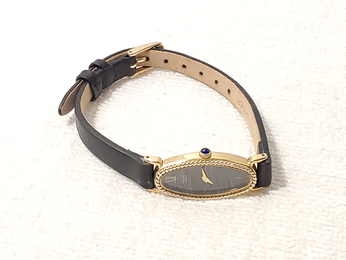 Vintage Seiko Women’s Gold Tone Watch Black Dial Six Jewels Leather Strap Petite