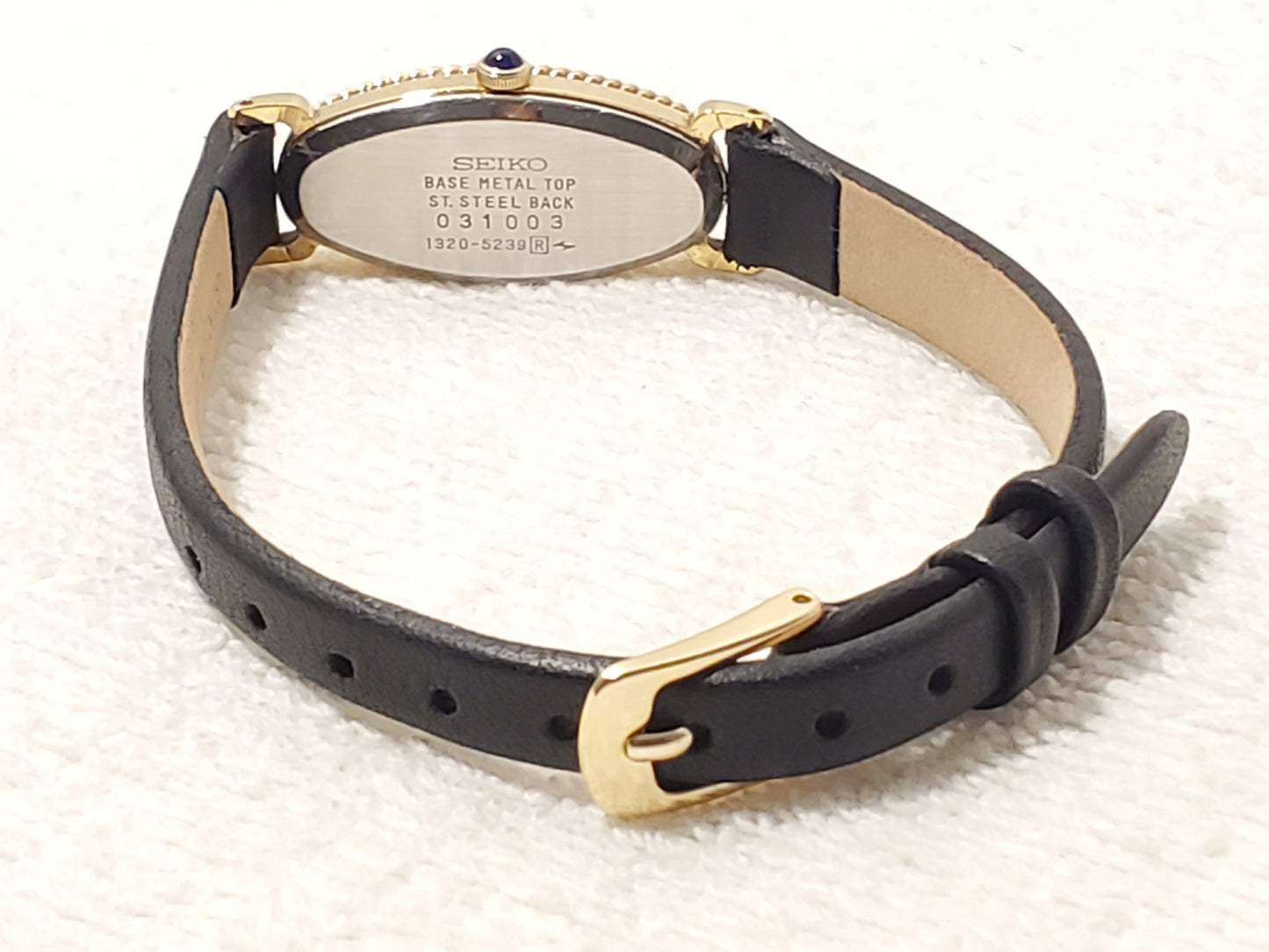 Vintage Seiko Women’s Gold Tone Watch Black Dial Six Jewels Leather Strap Petite