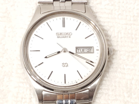 Vintage Seiko SQ Men's Silver Dial Day Date Watch Stainless Steel One Jewel