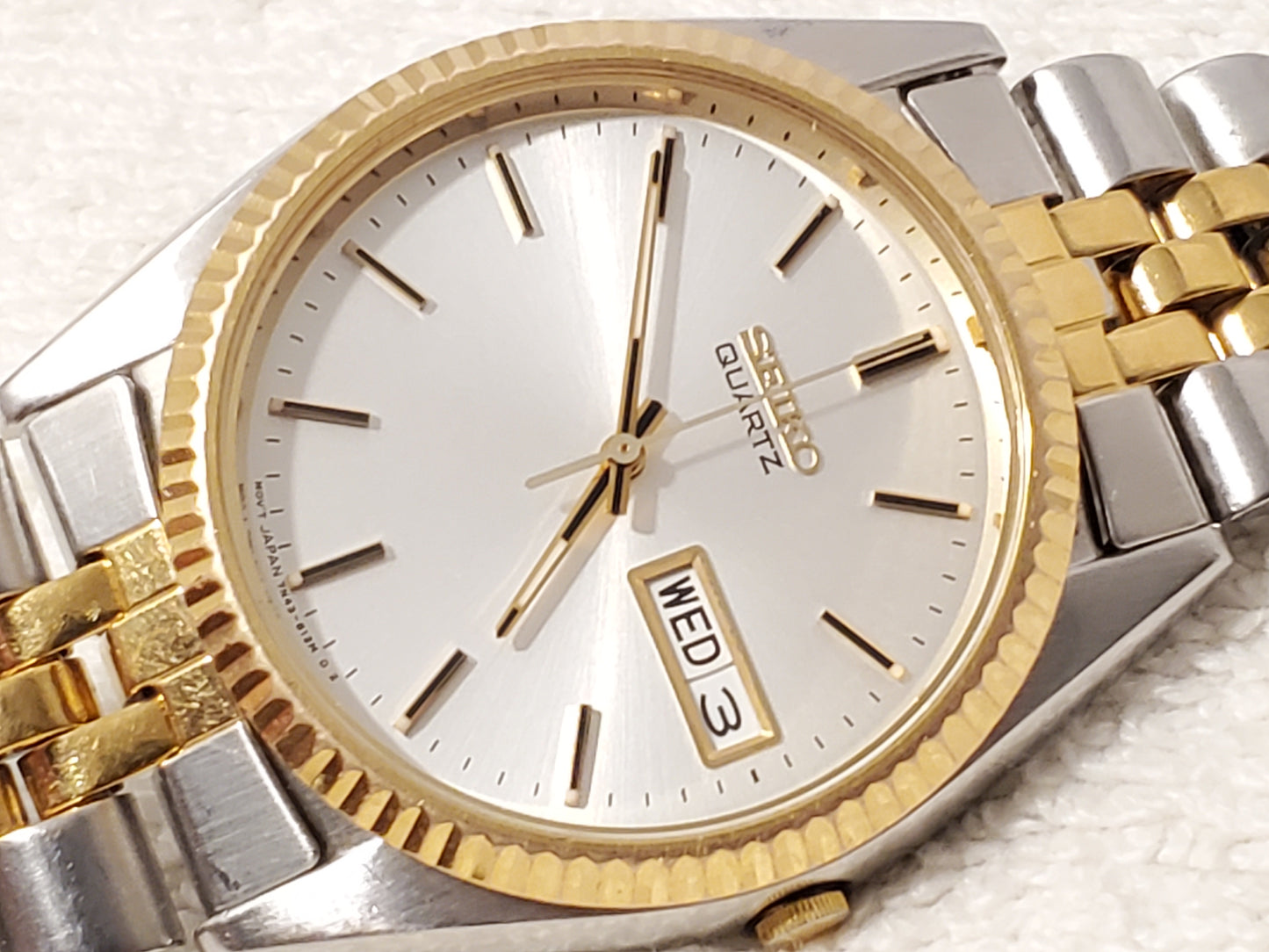 Vintage Seiko Men's Gold Tone Presidential Day Date Watch Silver Dial 1 Jewel SS