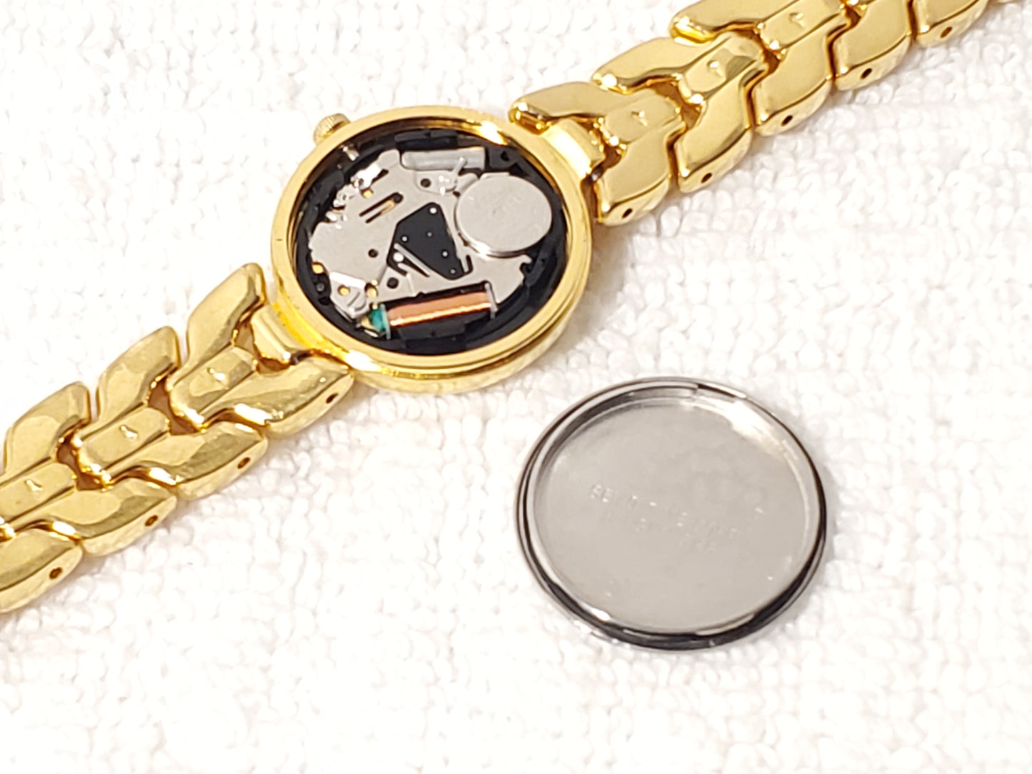 Vintage Seiko Women's Gold Tone Date Quartz Watch Black Dial Base Metal S Steel