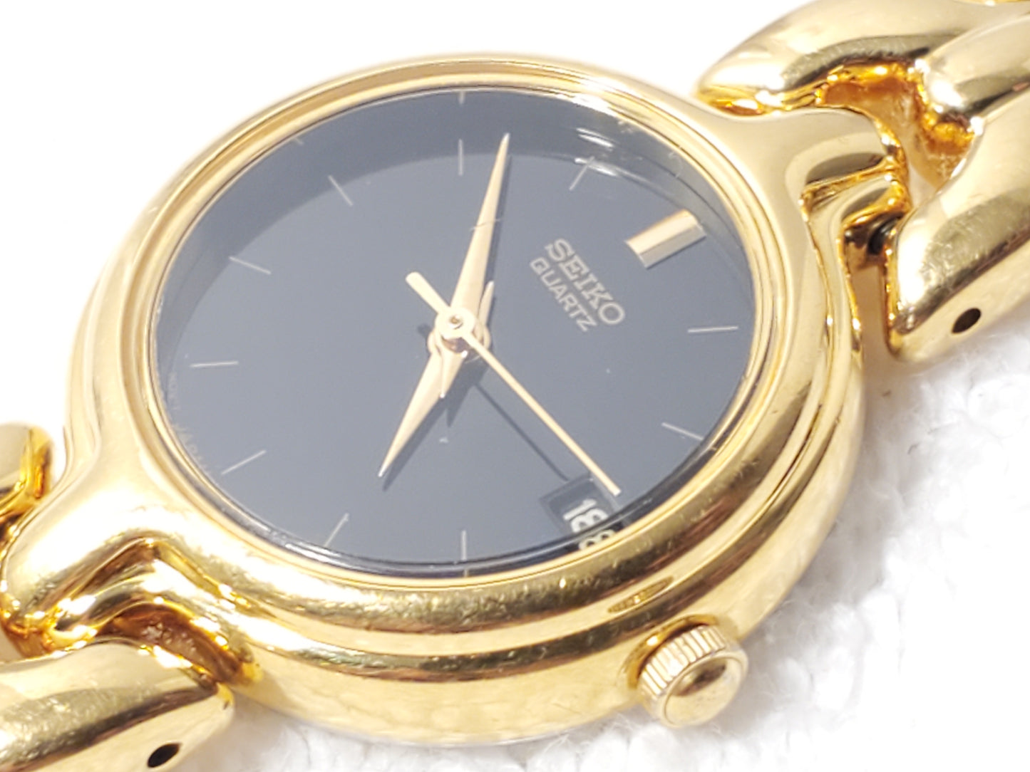 Vintage Seiko Women's Gold Tone Date Quartz Watch Black Dial Base Metal S Steel