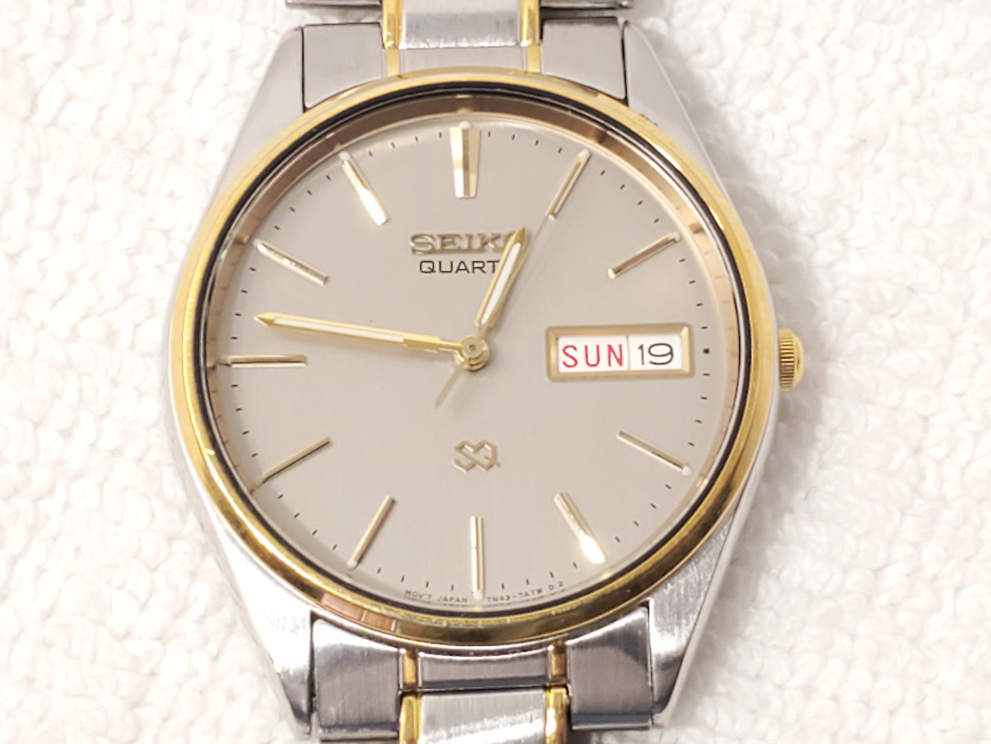 Vintage Seiko Men's Gray Dial Gold Tone Day Date Stainless Steel Watch One Jewel