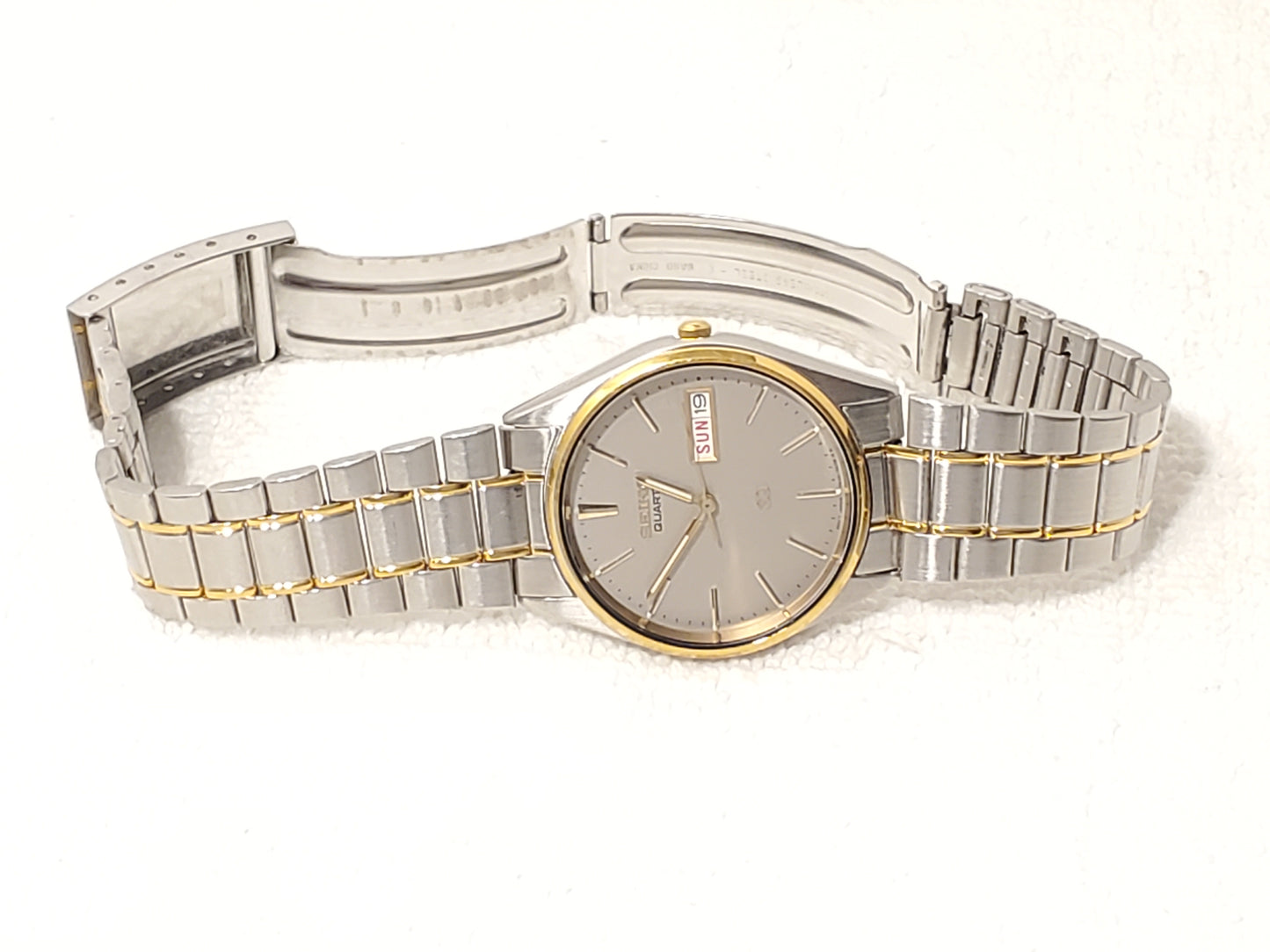 Vintage Seiko Men's Gray Dial Gold Tone Day Date Stainless Steel Watch One Jewel