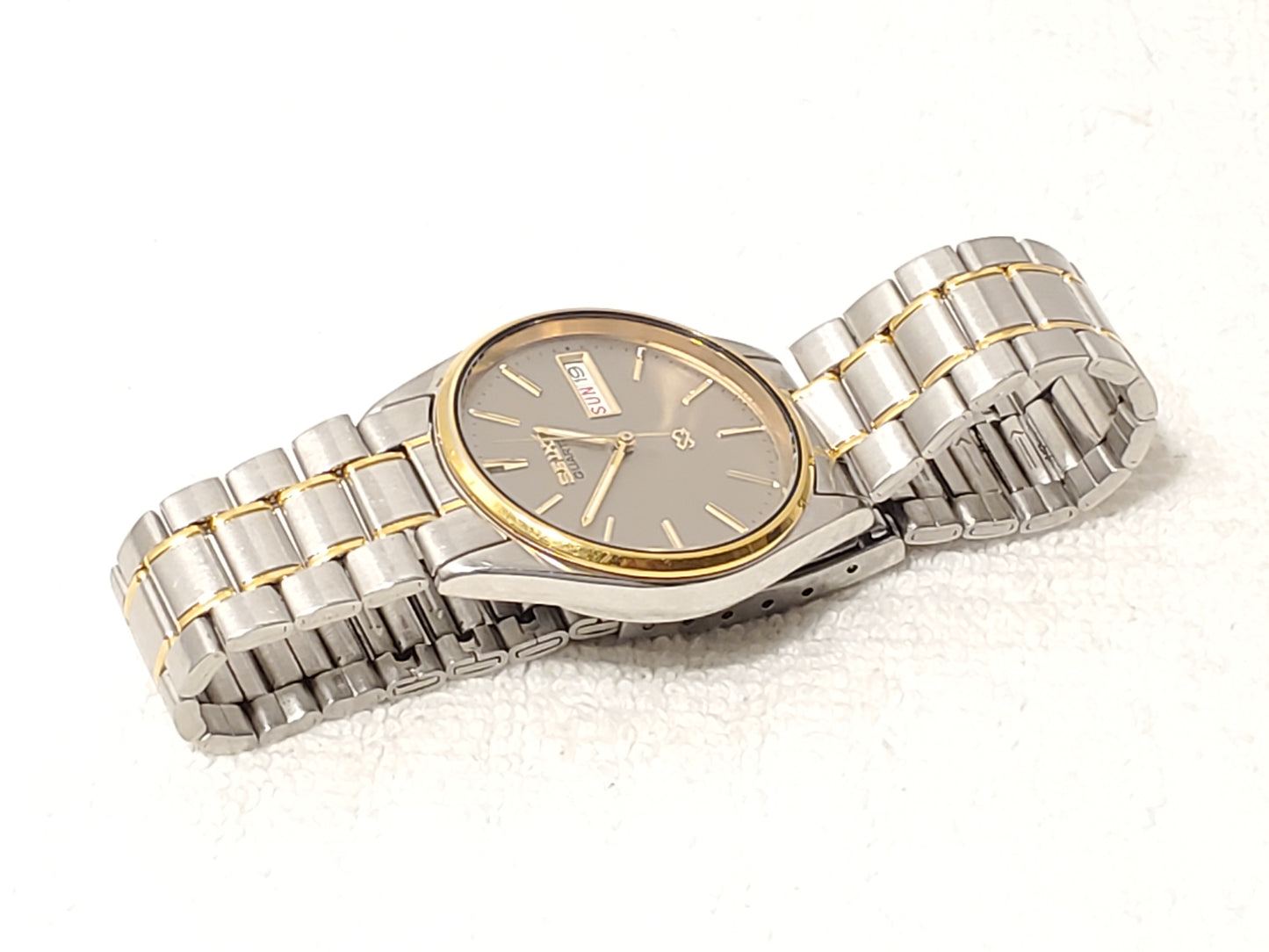 Vintage Seiko Men's Gray Dial Gold Tone Day Date Stainless Steel Watch One Jewel