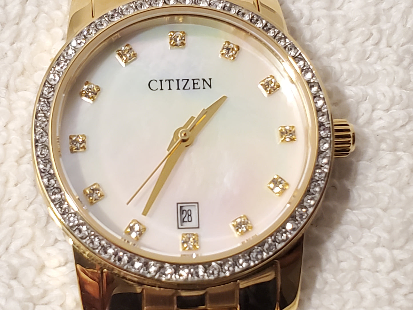 Citizen Womens Gold Tone Stainless Steel Quartz Watch Mother Pearl Dial Crystals