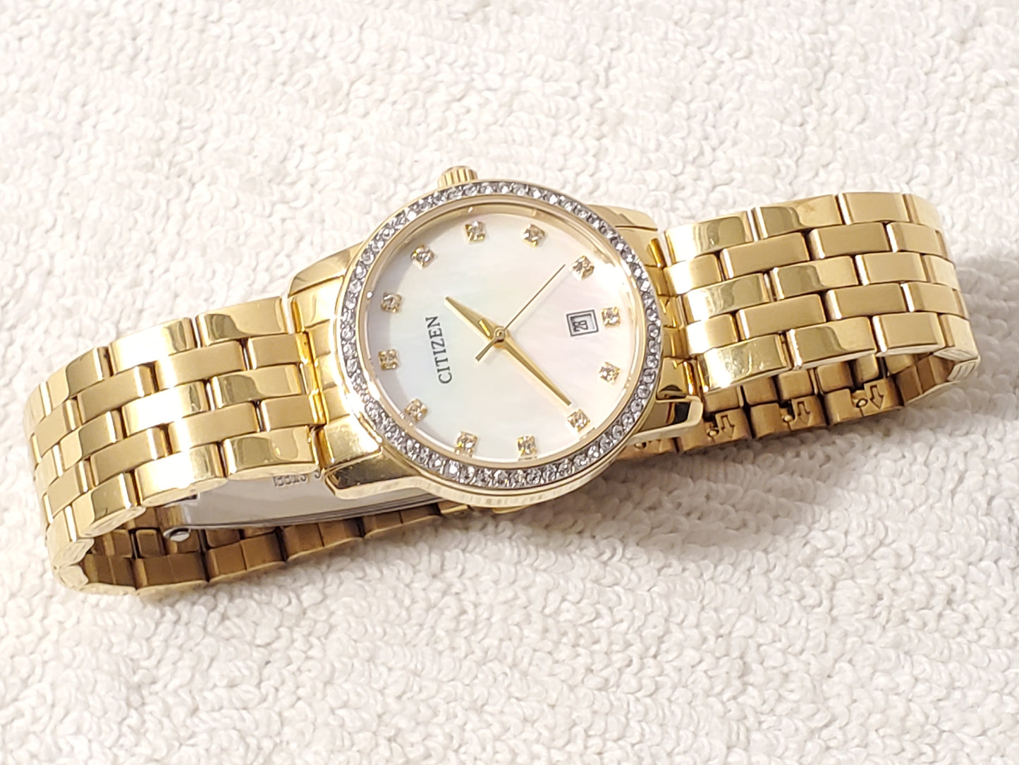 Citizen Womens Gold Tone Stainless Steel Quartz Watch Mother Pearl Dial Crystals