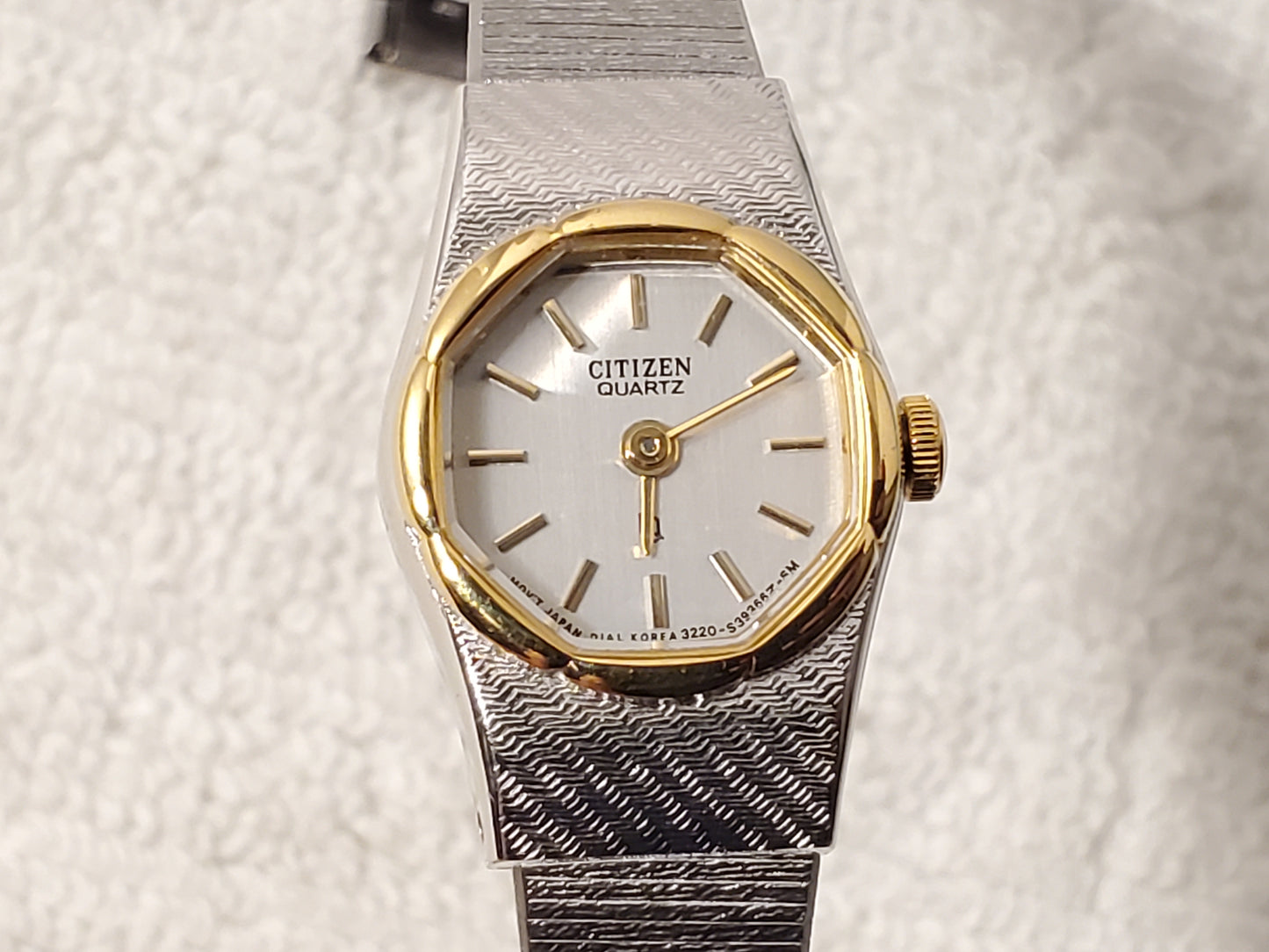 Vintage Citizen Womens Gold Plated Stainless Steel Silver One Jewel Quartz Watch