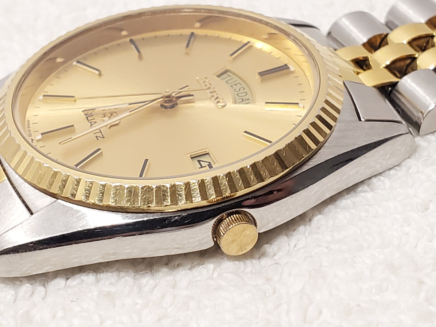 Vintage Seiko SQ Men's Gold Dial Presidential Day Date Quartz Watch One Jewel SS