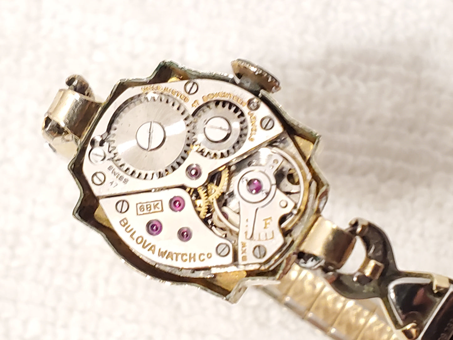 Vintage Bulova Women's Seventeen Jewels Wind Up Swiss Made Watch Gold Plated SS